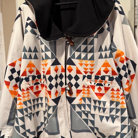 Geometric Patterned Hooded Jacket - Picture 4 of 8